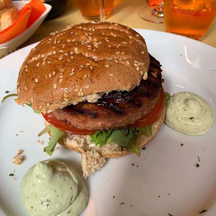 photo of Ristorante Giallozucca Burger Vegano shared by @giulial7 on  06 Oct 2022 - review