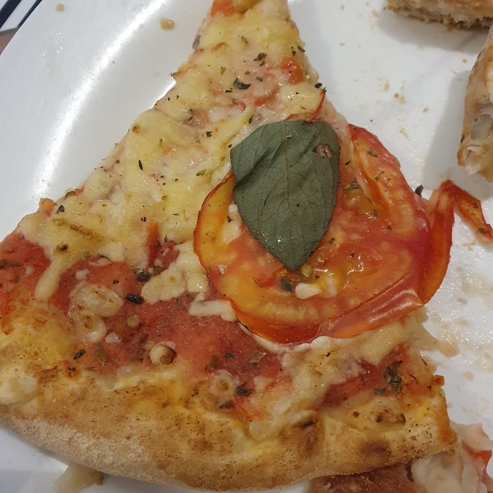 photo of Pop Vegan Food Pizza Marguerita shared by @soninha on  14 May 2022 - review