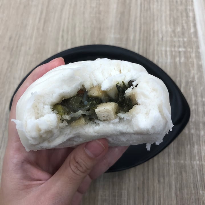 photo of Green dot Truffle Mushroom Vegetable Bun shared by @hiiamyulin on  05 Apr 2021 - review