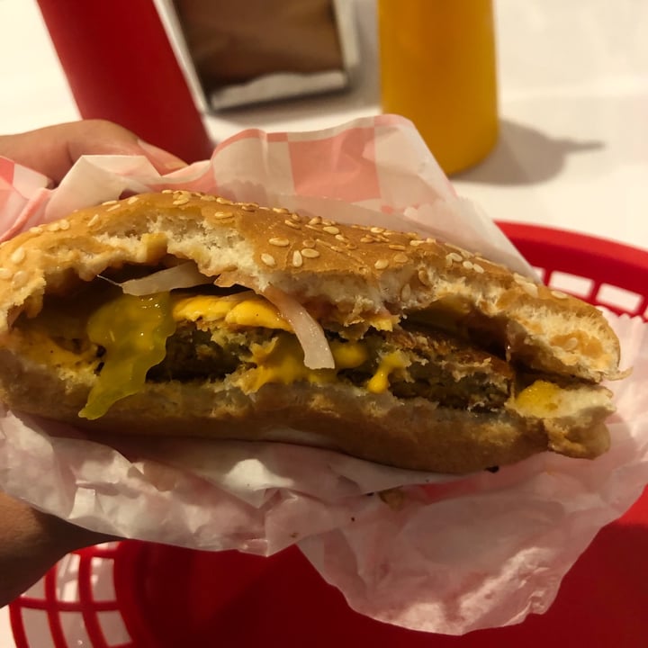 photo of COMET 984 - 50's Diner Cheese burger shared by @keendy on  28 Nov 2020 - review
