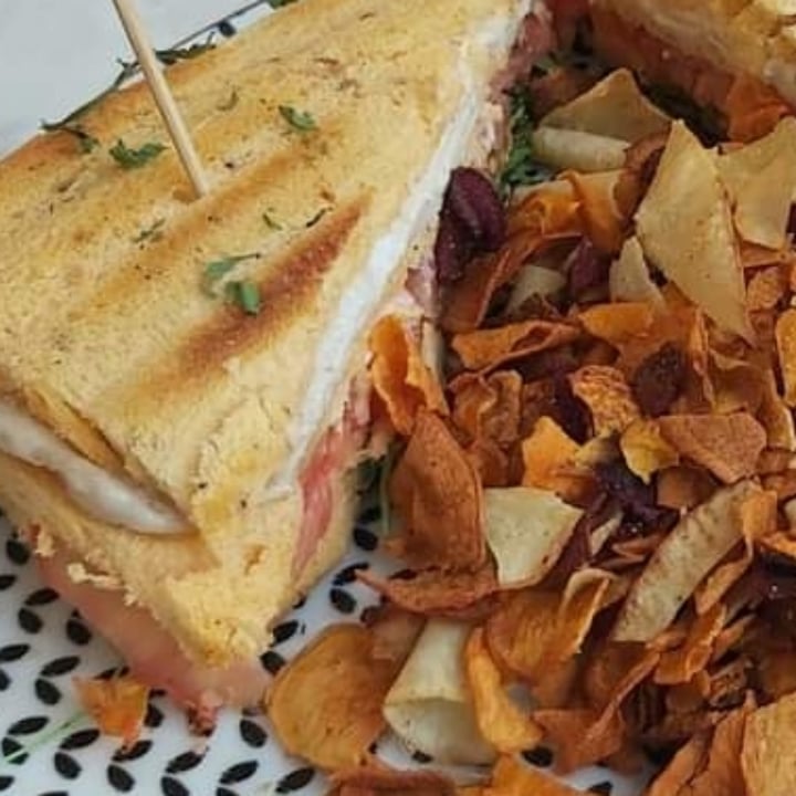 photo of Dolce&Vegana enjoy ethically Sandwich XL mixto shared by @jessvv on  26 Nov 2021 - review