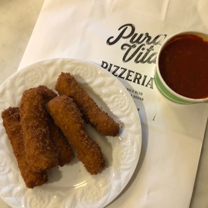 photo of Pura Vita Bastoncini Di Mozzarella shared by @evolotus on  20 Dec 2020 - review