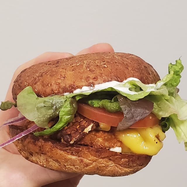 Photo of the dish “Chik'n Bacon Ranch Burger”