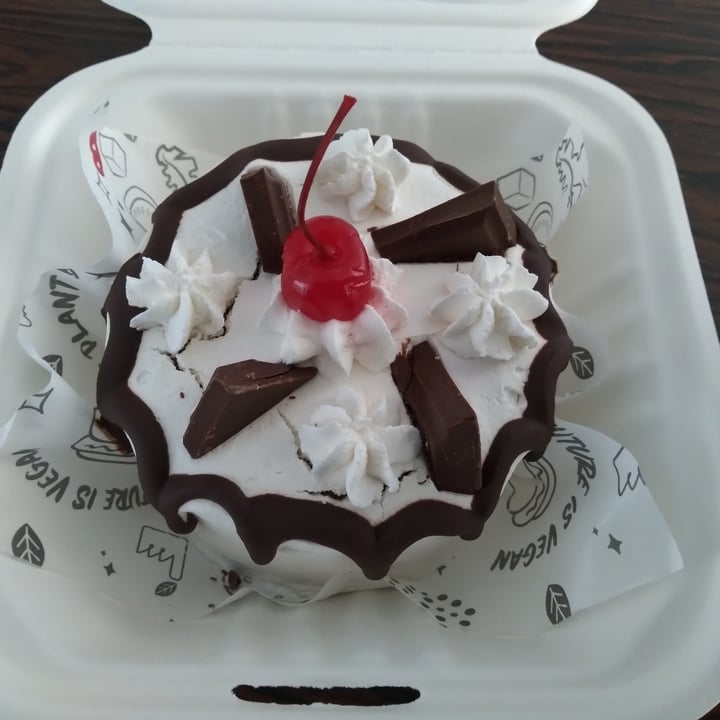 photo of The Plant Based Factory / SANA Tiny Cake shared by @veganaenlima on  28 May 2022 - review