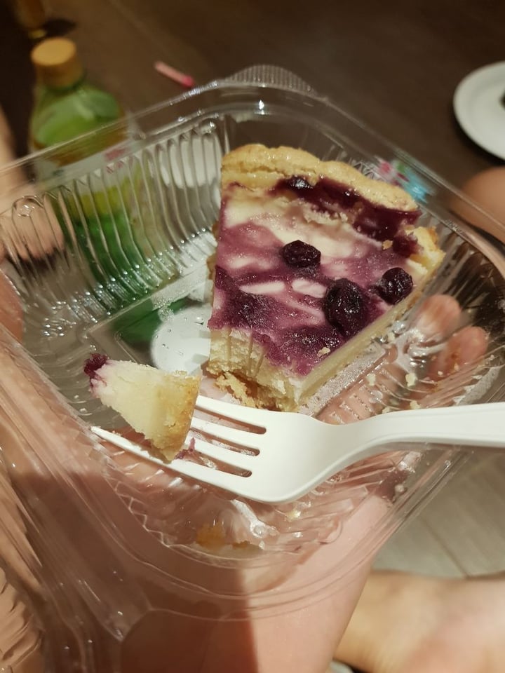 photo of Loving Hut Blueberry cheesecake shared by @imgoodgirl on  11 Aug 2019 - review