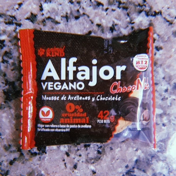 photo of Animal kind Alfajor Vegano Mousse de Avellanas y Chocolate shared by @nanicuadern on  08 Jan 2023 - review