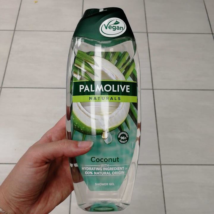 photo of Palmolive  Coconut shower gel shared by @francesca1980 on  03 May 2021 - review