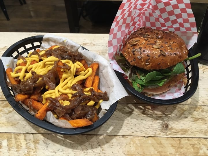 review photo of Mooshies London Vegan Burger Bar The Nutcracker and Sweet Potato Fries With Cheese Sauce And Caramelised Onions shared by @dingda on 14 Dec 2019 - review