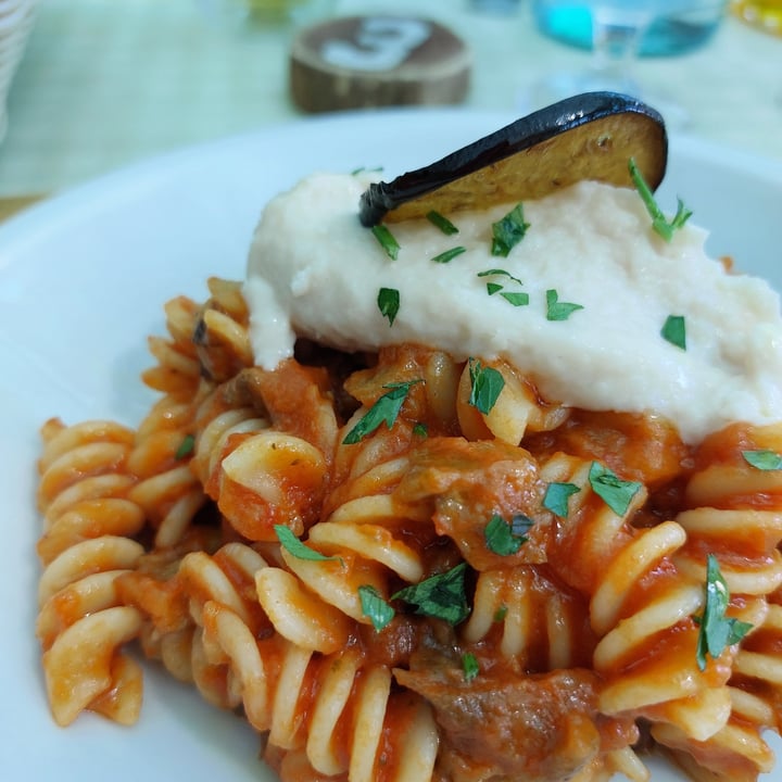 photo of Teresa Of Strawberries Fusilli al pomodoro, melanzana e mousse di cannellini shared by @salem17 on  11 Sep 2022 - review