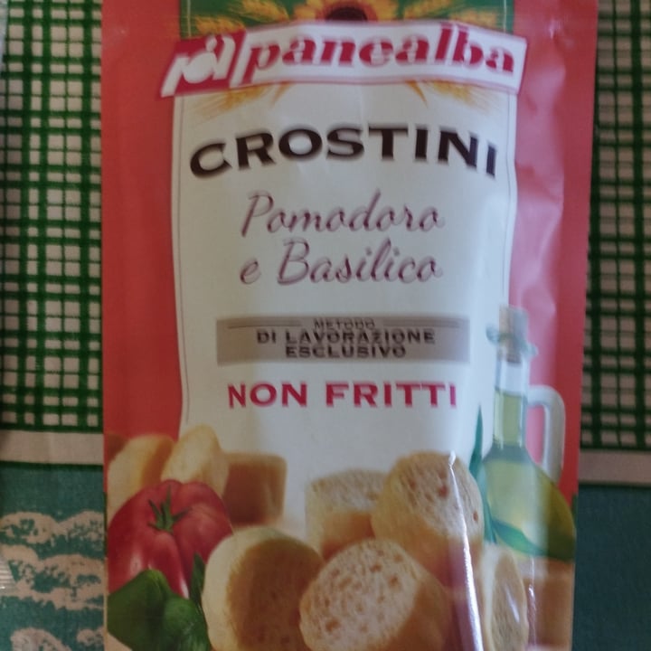 photo of Panealba Crostini basilico e pomodoro shared by @lillieconnolly on  08 Jul 2022 - review