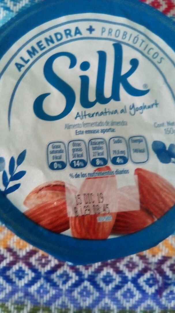 photo of Silk Almendra + Probioticos Alternativa al Yoghurt shared by @juanalfredojimenez on  12 Dec 2019 - review