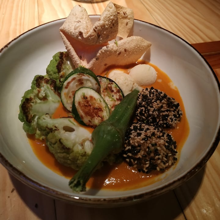 photo of Rasoterra Curry con verduras, sorbete de garbanzos y bolitas de arroz glutinoso shared by @irenebaldrich on  17 Jul 2020 - review