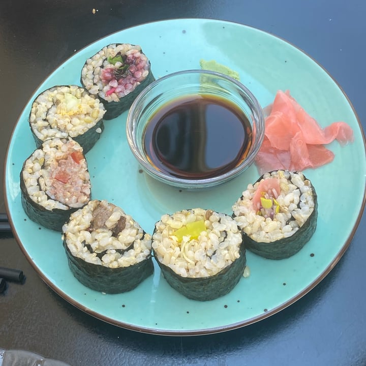 photo of LA CAMELIA VEGAN BAR Sushi shared by @lauraperezz on  24 Jul 2022 - review