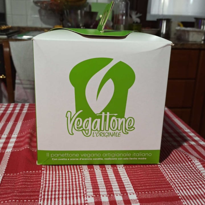 review photo of Vegattone Il panettone vegano artigianale italiano shared by @iryx on 27 Dec 2021 - review