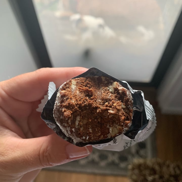 review photo of Health Lab Chocolate brownie protein balls shared by @justineswhitsundays on 07 Dec 2021 - review
