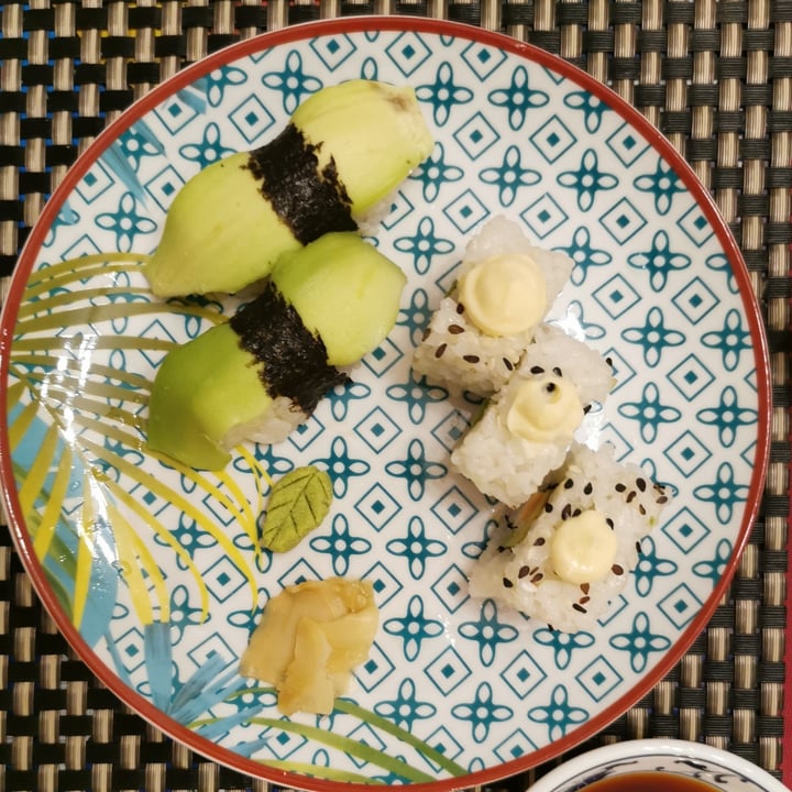 review photo of Ristorante Osaka di Rao Xiaoyong e C. Snc Nigiri Avocato + Uramaki shared by @wushu on 24 Nov 2020 - review