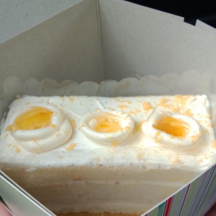 review photo of M Bakery Yuzu Cake shared by @cheddarhamster on 05 Apr 2022 - review