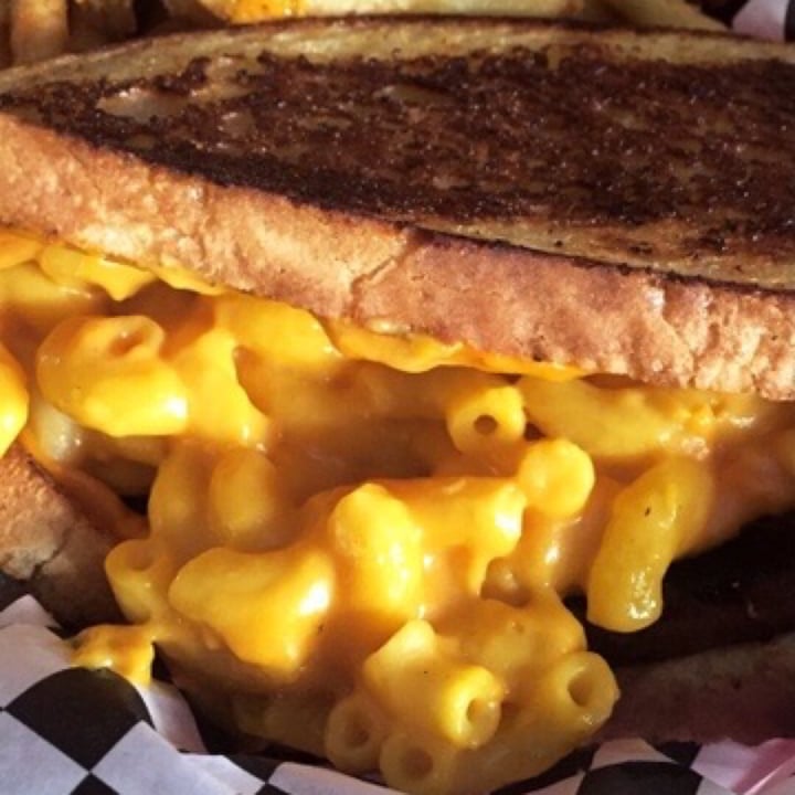 photo of Doomie's Home Cookin' Mac Melt shared by @onearthling on  15 Jul 2020 - review