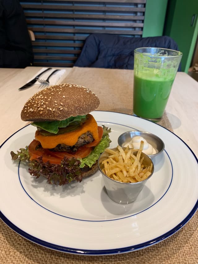 菜肴“Avo Burger”的照片