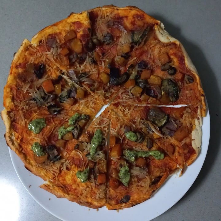 photo of Pick n Pay Basil Pesto Veggie Pizza shared by @bl on  28 Apr 2022 - review