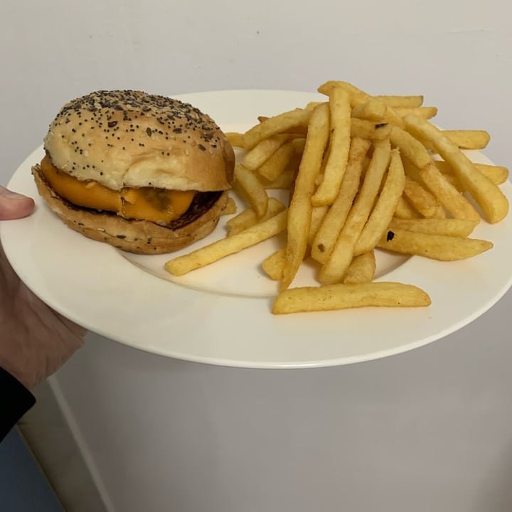 review photo of Williamsburg Burger Bar Beyond Cheese shared by @canica on 23 Oct 2021 - review