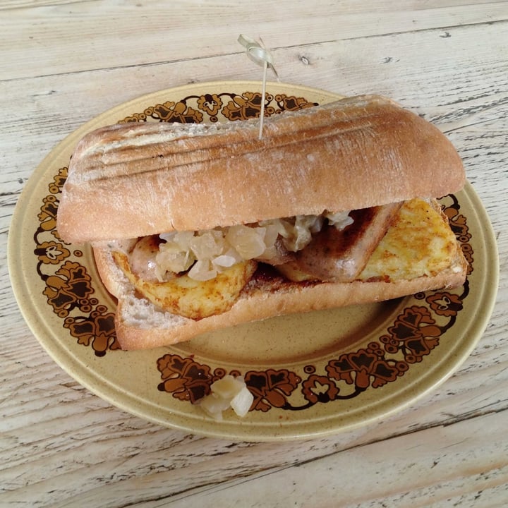 photo of The Glasvegan Sausage, Sweet Fried Onion and Hash Brown Posh Roll shared by @veganadam on  25 Sep 2022 - review
