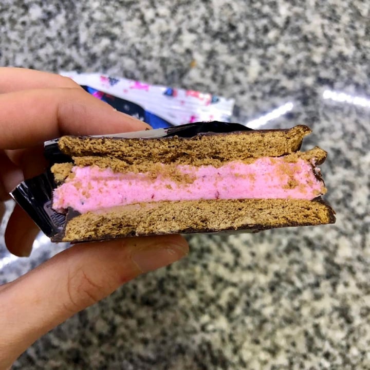 review photo of Un Rincón Vegano Alfajor de Frutos del Bosque shared by @mxxxxx on 31 May 2021 - review