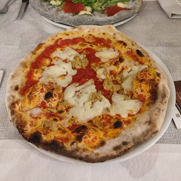 photo of Il Papiro Pizza Con Mozzarisella, tonno Veg e cipolla shared by @monica86 on  02 Sep 2022 - review
