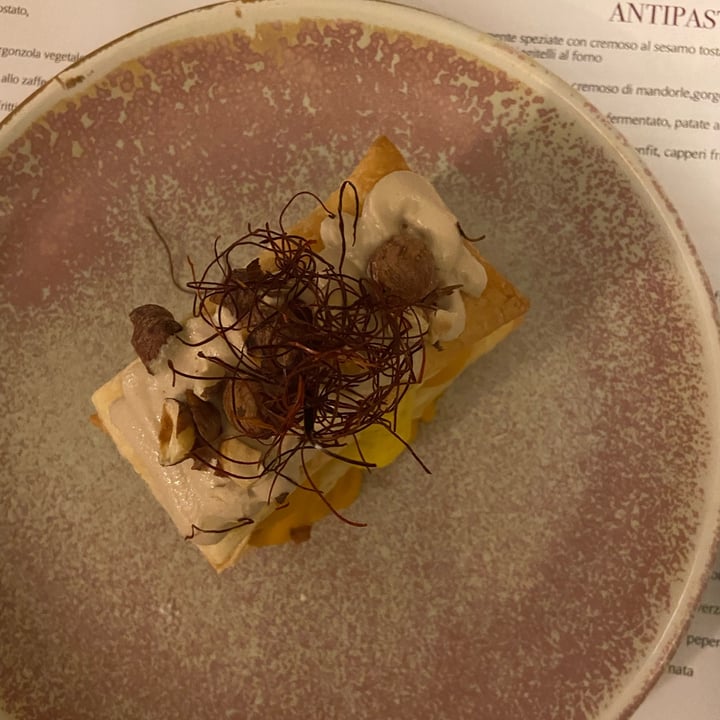 photo of Romeow Cat Bistrot Millefoglie Salato Con Crema Di Zucca Al Porro, Tofu Fermentato, Patate Allo Zafferano E Nocciole Sabbiate shared by @fiammetta on  12 Sep 2022 - review