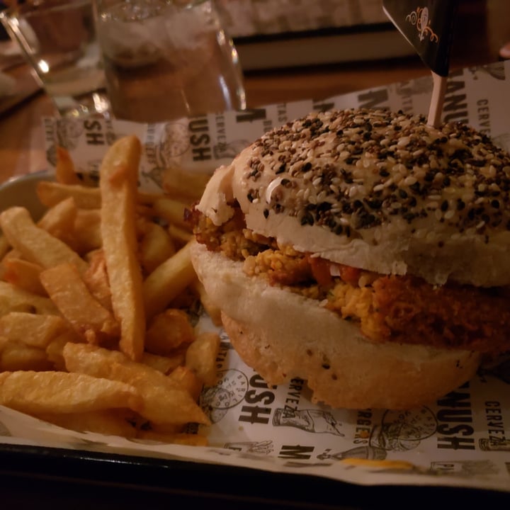review photo of Manush Rosario Hamburguesa vegana shared by @sisisoydelfi on 30 May 2022 - review