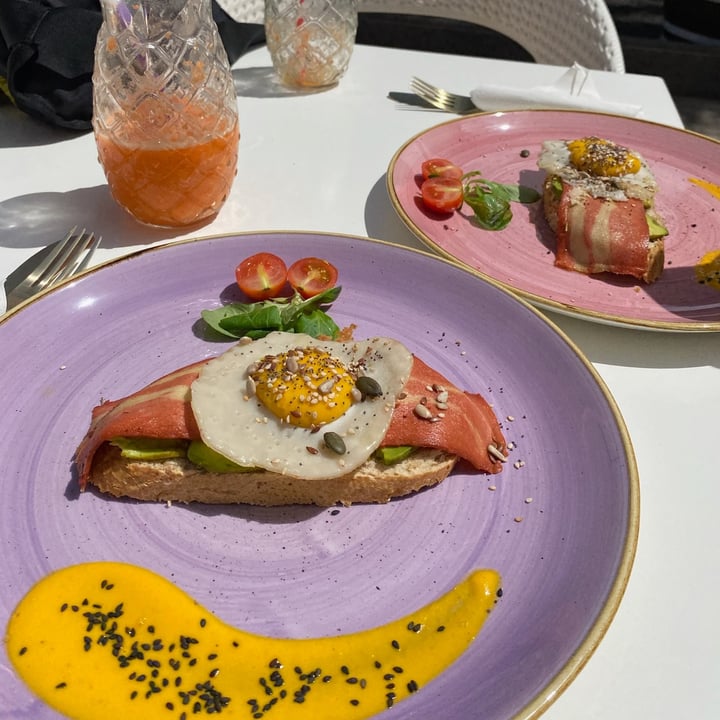 review photo of Crēme Café Vegan fried egg on toast shared by @glorig on 17 Sep 2022 - review