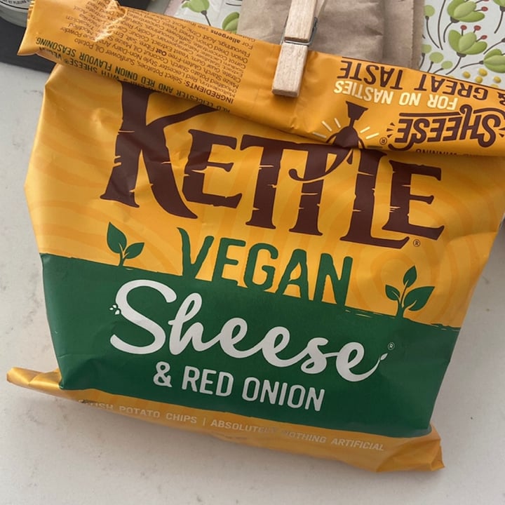 Kettle chips Sheese And Red Onion Review abillion