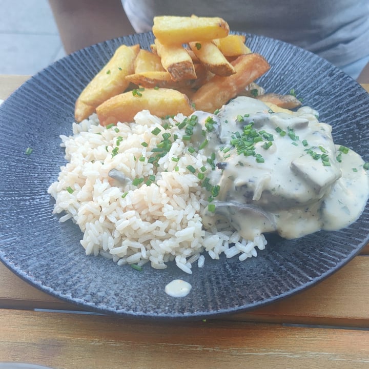 review photo of Veginity Grilled Seitan Steak with Garlic Rice, triple cooked Chips and a rich Mushroom Coffee Cream Sauce shared by @claudiaavgenova on 14 Aug 2022 - review