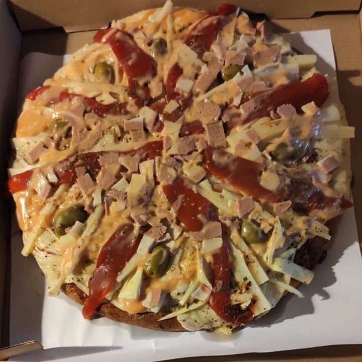 photo of Heaven (Delivery and Take-away) Pizza De Muzzarella De Almendras Y Morrones shared by @valenequiza on  01 Jul 2021 - review