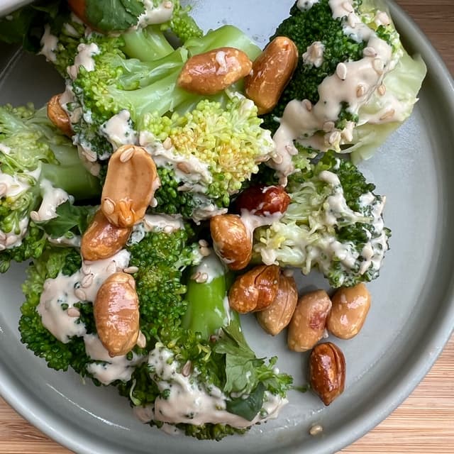 Photo of the dish “Broccoli con tahina e arachidi”
