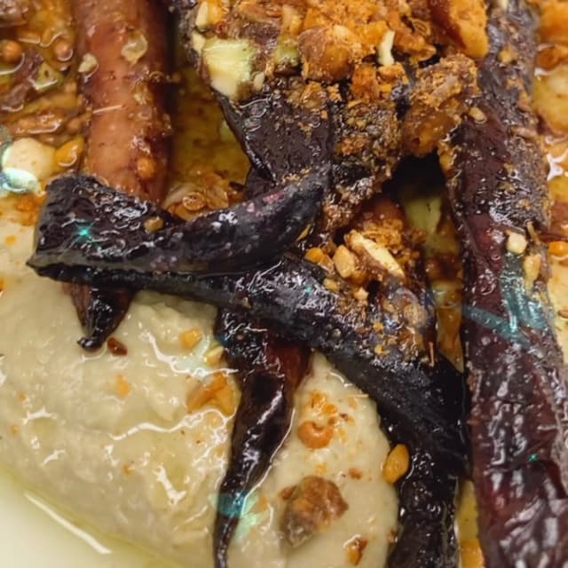 Photo of the dish “Cenoura assada com homus de pistache”
