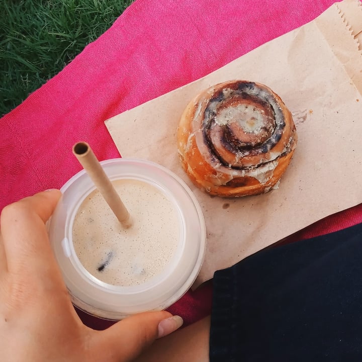 photo of OL'DAYS Coffee and Deli Matcha Roll shared by @belvegan on  10 Apr 2021 - review