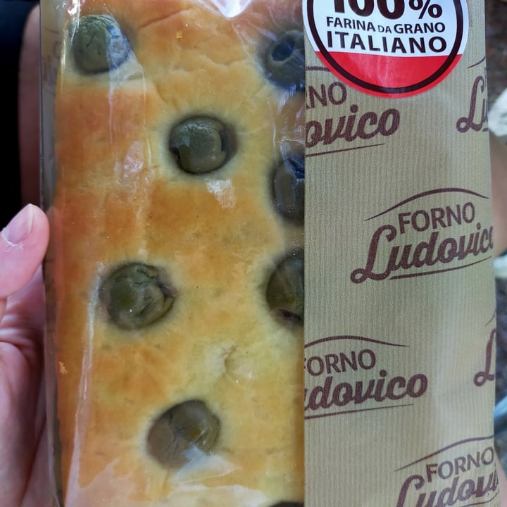 photo of Forno Ludovico Focaccia con olive shared by @acquario on  18 Jun 2022 - review