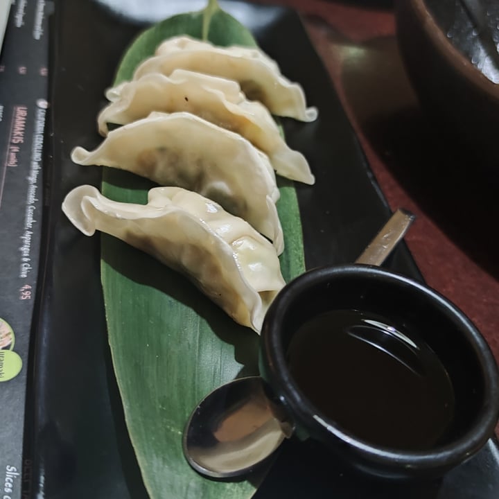 review photo of Restaurante Makati Gyozas veganas shared by @cocinademuertelenta on 11 Jun 2021 - review