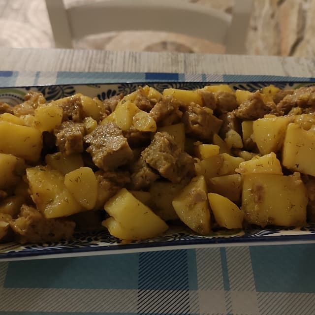 菜肴“seitan e patate”的照片