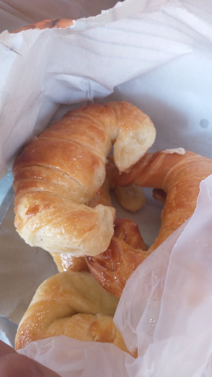 photo of Panaderia Sweet Medialunas dulces shared by @juanespinola05 on  03 Sep 2021 - review