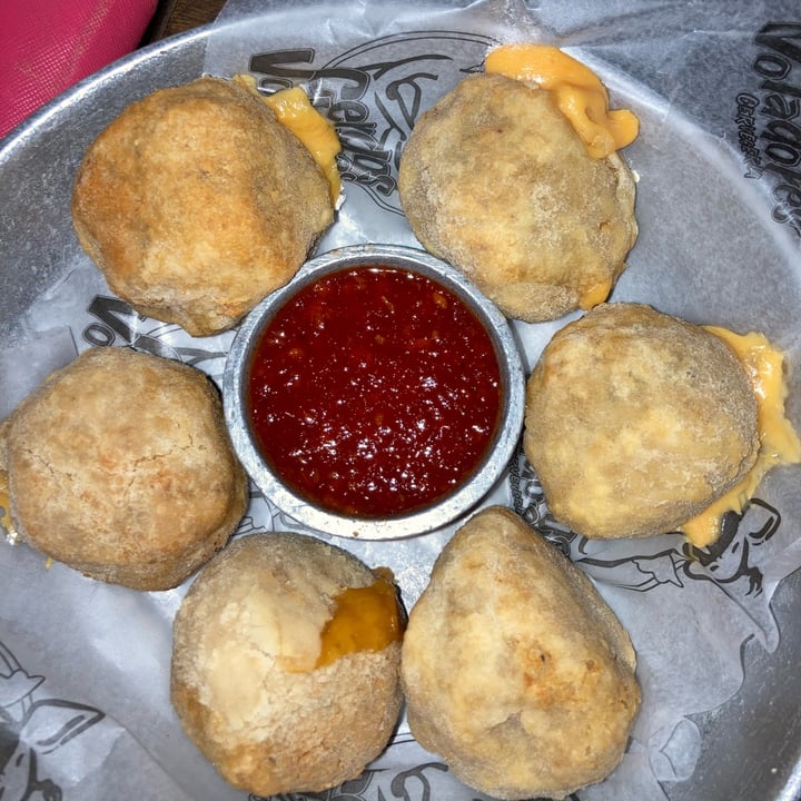 photo of Cerdos Voladores cheddar bombs shared by @camisuarezc on  15 Jun 2022 - review