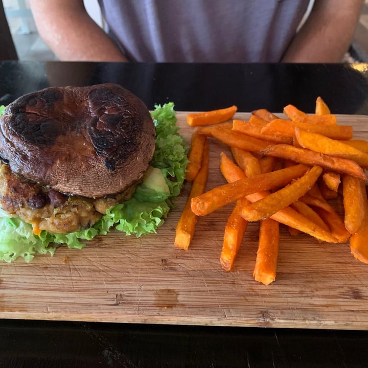 photo of Lola Valentina Portobello Burger shared by @vegkiki on  05 Nov 2020 - review