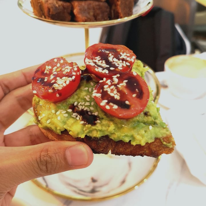 photo of The Oatberry Cafe Avocado & Vine Tomato Toast shared by @raffymabanag on  14 Aug 2021 - review