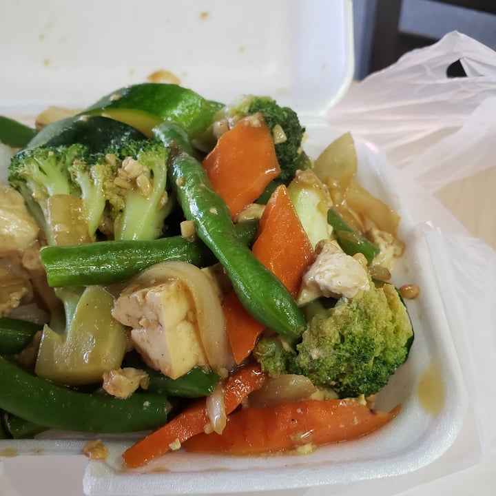 review photo of Hop Hing's Kitchen Tofu With Mixed Vegetables And Garlic Sause shared by @10learningday on 24 Jun 2020 - review