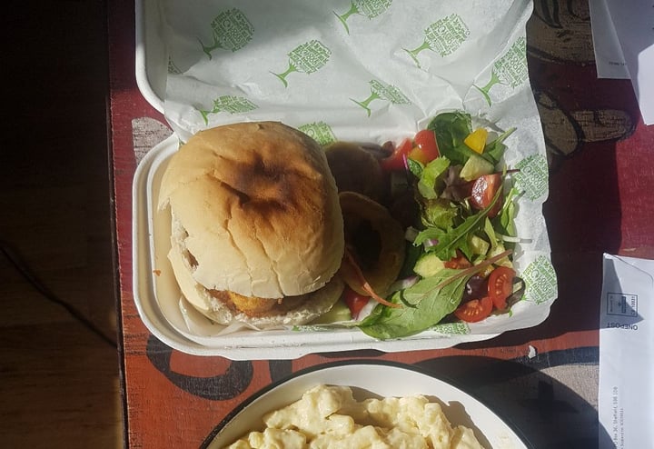 photo of Alternatively Vegan Chicken burger shared by @pointsofellie on  08 Sep 2019 - review