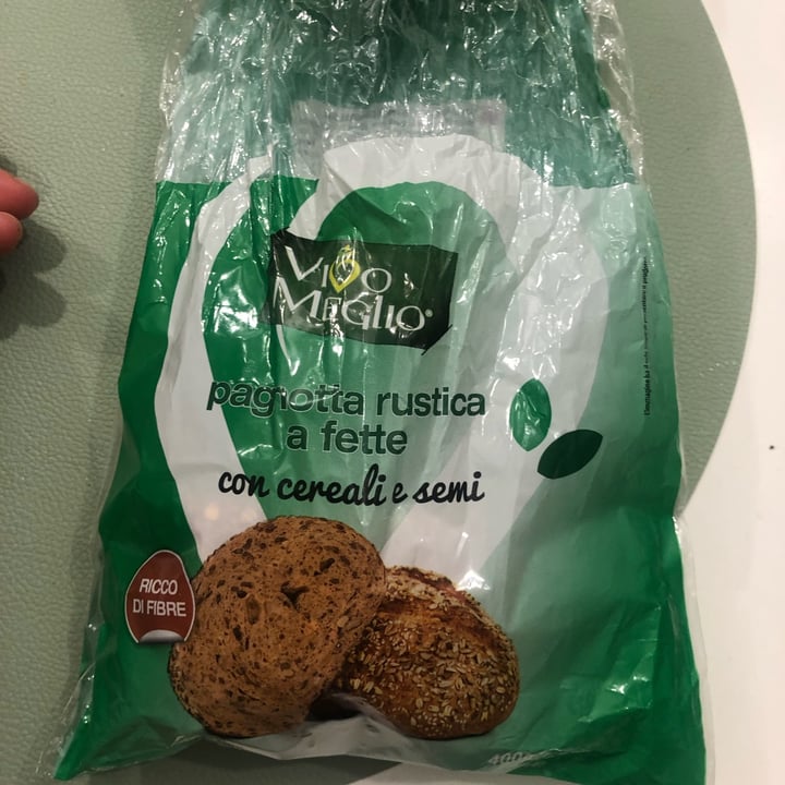 photo of Vivo Meglio Pagnotta rustica a fette con cereali e semi shared by @alicelaneva on  19 May 2022 - review