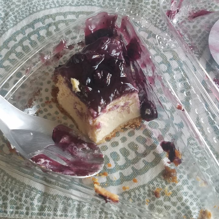 review photo of Dodah's Kitchen Blueberry cheesecake shared by @chefvi13 on 15 Jan 2022 - review