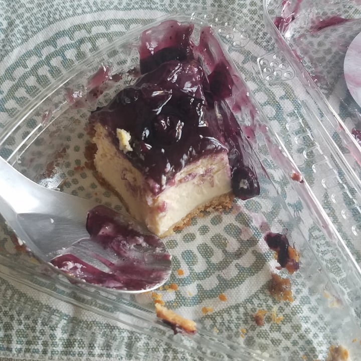 photo of Dodah's Kitchen Blueberry cheesecake shared by @chefvi13 on  15 Jan 2022 - review