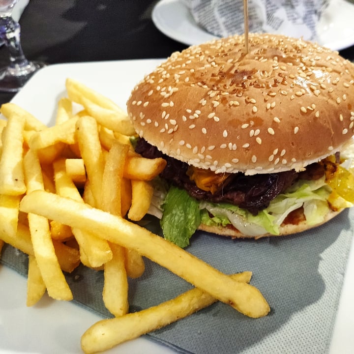 photo of Lion Pub Vegan Burger shared by @fitsabit on  28 Nov 2021 - review